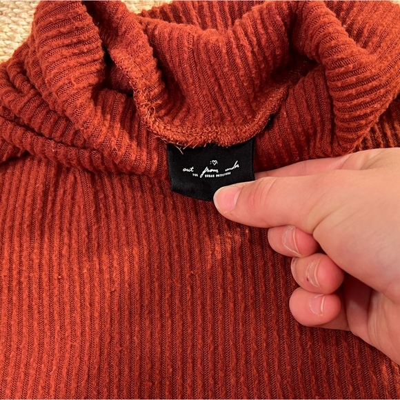 Cute, Rust Colored Urban Outfitters Turtleneck Pullover - Picture 5 of 6